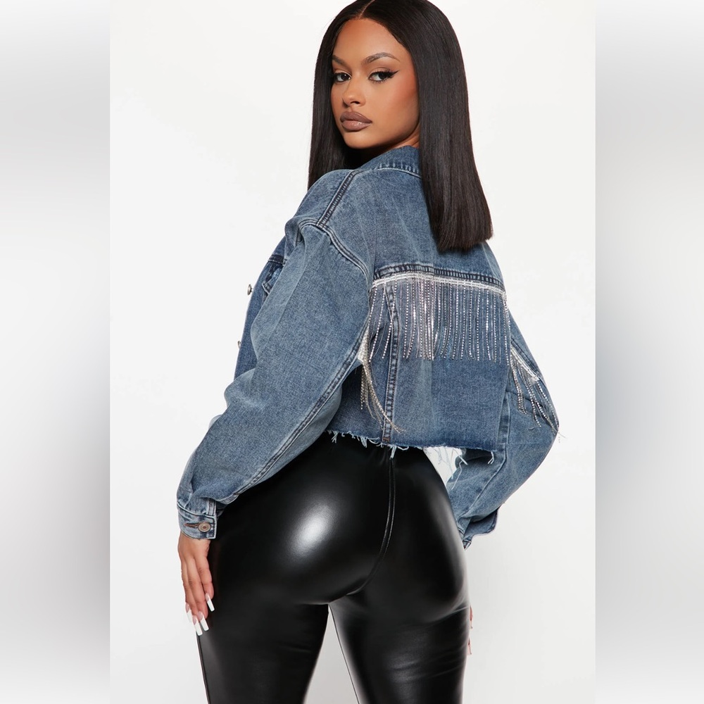 CROPPED FRINGE DENIM TRUCKER JACKET, SIZE 2X. NWT.
